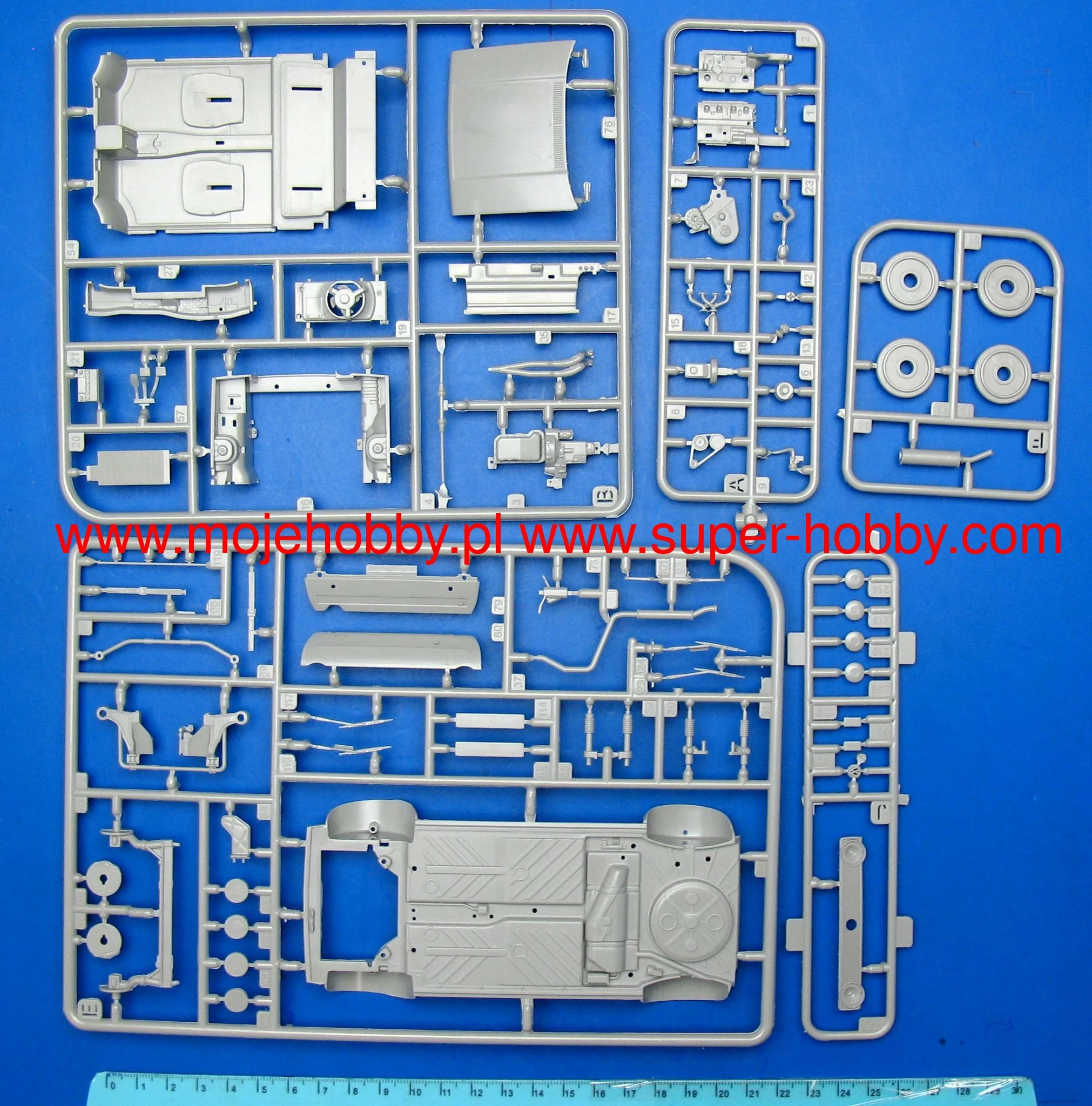Revell 67072 Model Set VW Golf 1 GTI 5 Revell 67072 Model Set VW Golf 1 GTI - Image 5