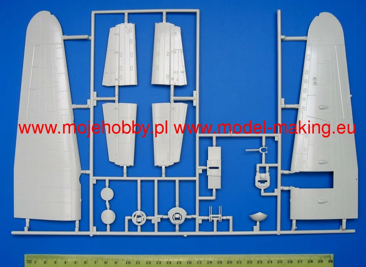 Revell 04300 Avro Lancaster Mk.I/III 6 Revell 04300 Avro Lancaster Mk.I/III - Image 6