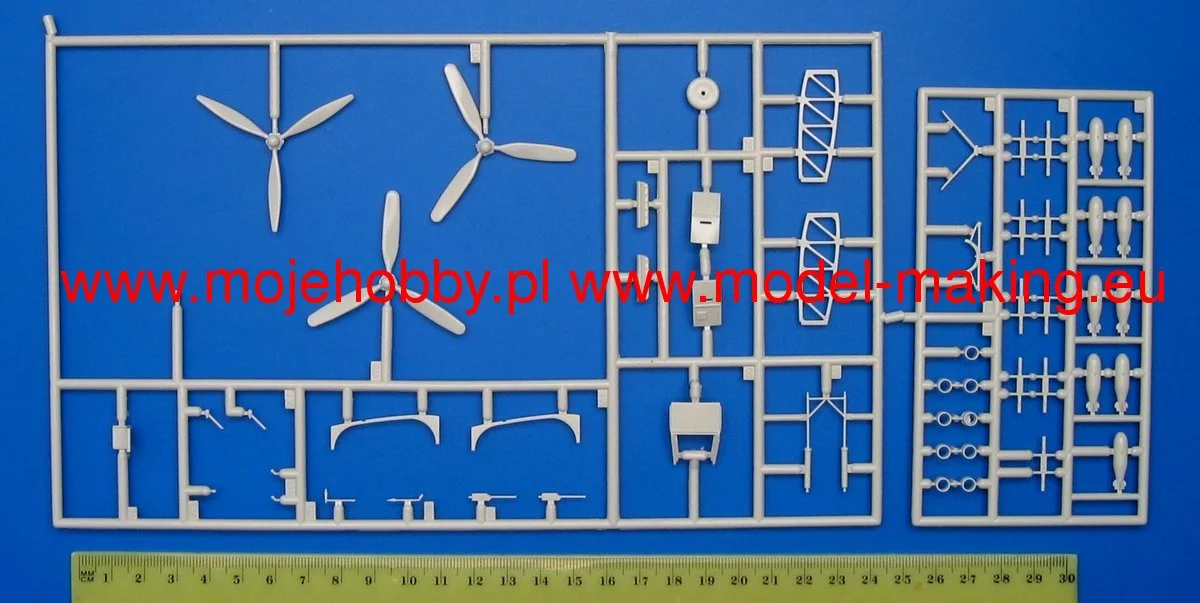 Revell 04300 Avro Lancaster Mk.I/III 8 Revell 04300 Avro Lancaster Mk.I/III - Image 8