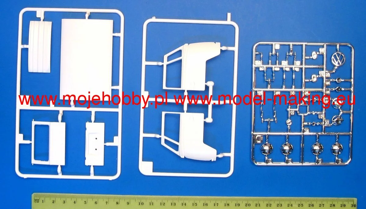 Revell 07399 VW T1 SAMBA BUS 7 Revell 07399 VW T1 SAMBA BUS - Image 7