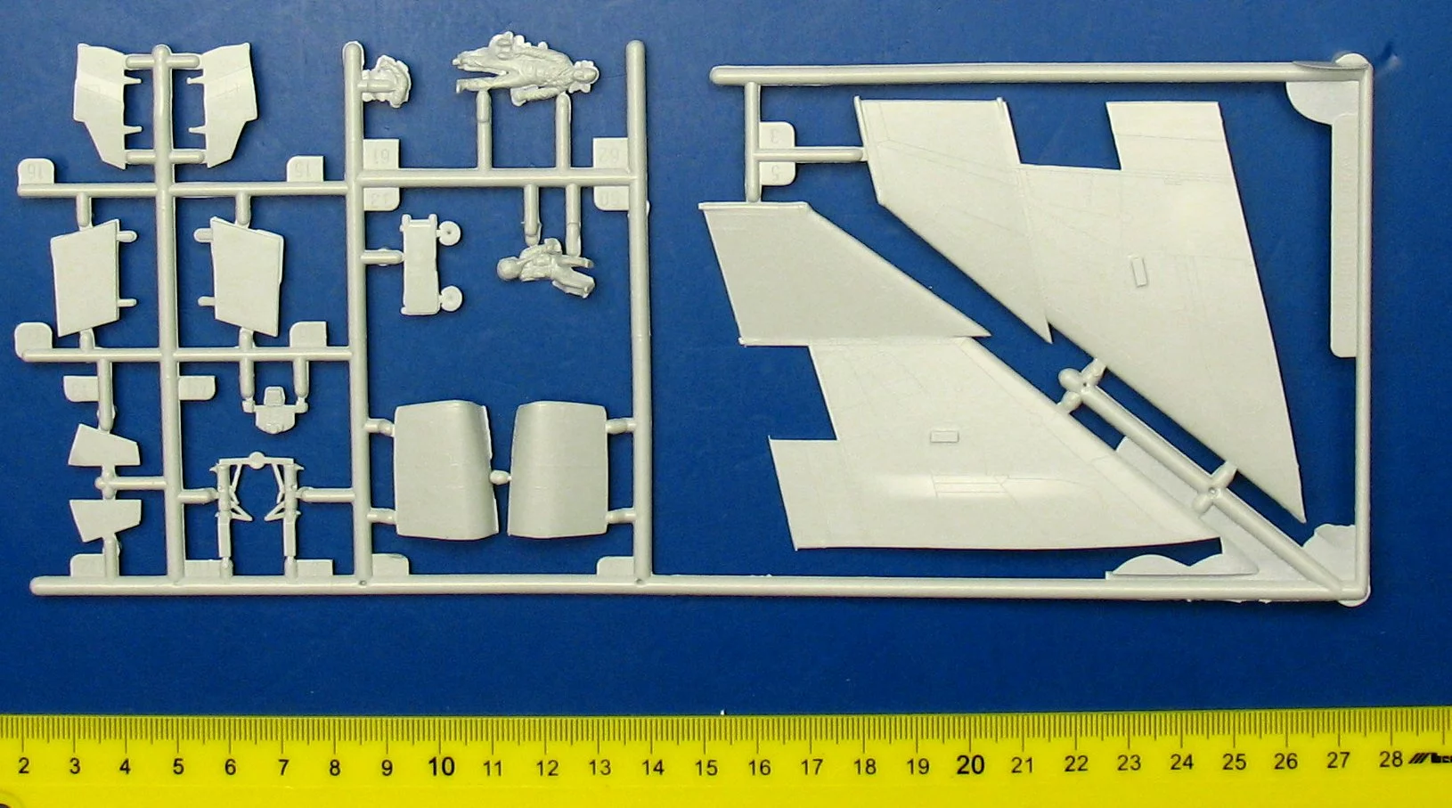 Revell 03941 F-4J Phantom US Navy 9 Revell 03941 F-4J Phantom US Navy - Image 9