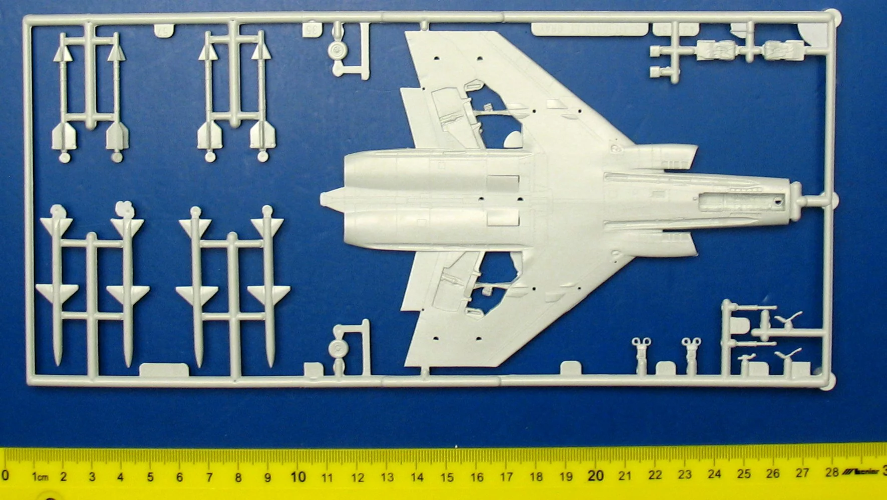 Revell 03941 F-4J Phantom US Navy 10 Revell 03941 F-4J Phantom US Navy - Image 10