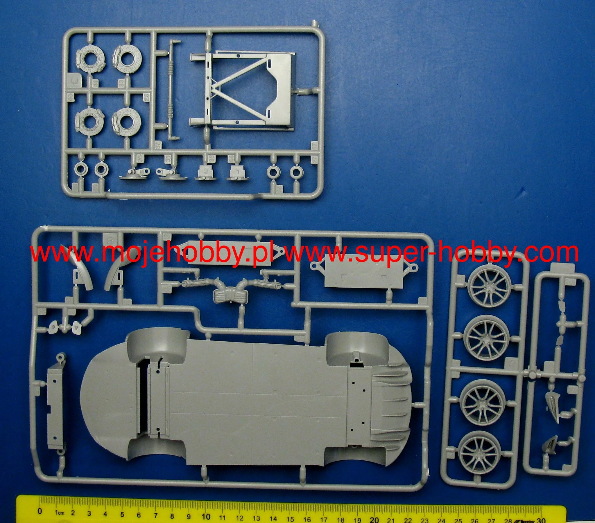 Revell 07051 McLaren 570S 7 Revell 07051 McLaren 570S - Image 7