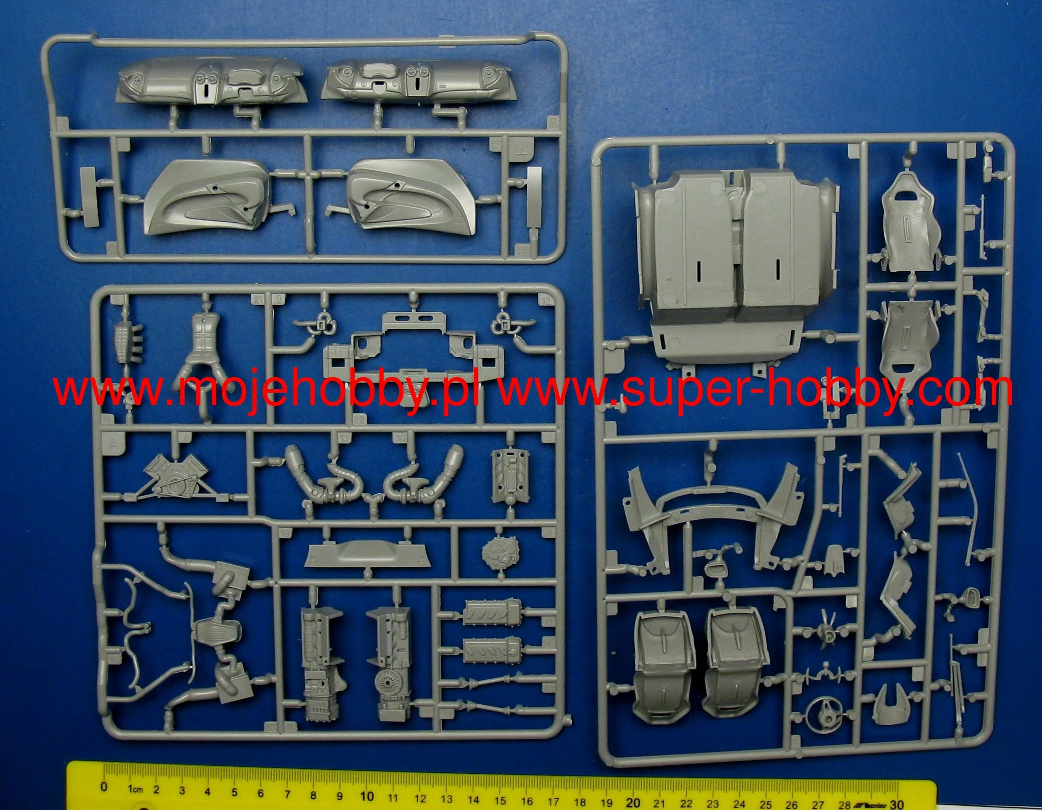 Revell 07051 McLaren 570S 8 Revell 07051 McLaren 570S - Image 8