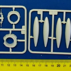 Revell 63955 F4U-4 Corsair (Model Set) -Revell 23995 1 rev03955 5