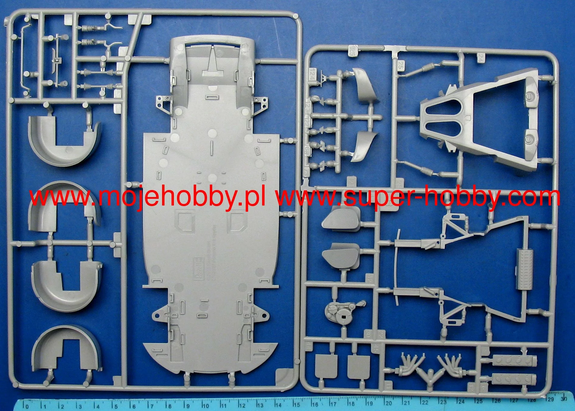 Revell 67026 Porsche 918 Spyder (Model Set) 7 Revell 67026 Porsche 918 Spyder (Model Set) - Image 7