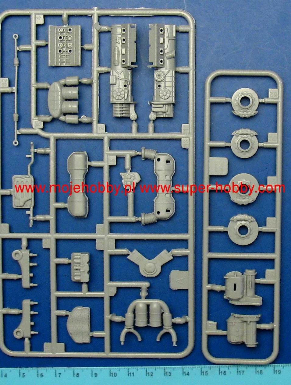 Revell 67026 Porsche 918 Spyder (Model Set) 8 Revell 67026 Porsche 918 Spyder (Model Set) - Image 8