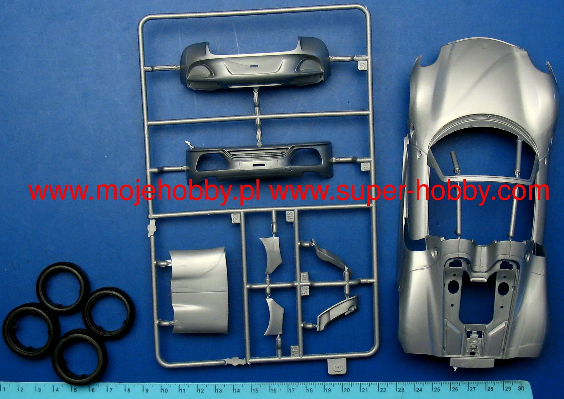 Revell 67026 Porsche 918 Spyder (Model Set) 10 Revell 67026 Porsche 918 Spyder (Model Set) - Image 10