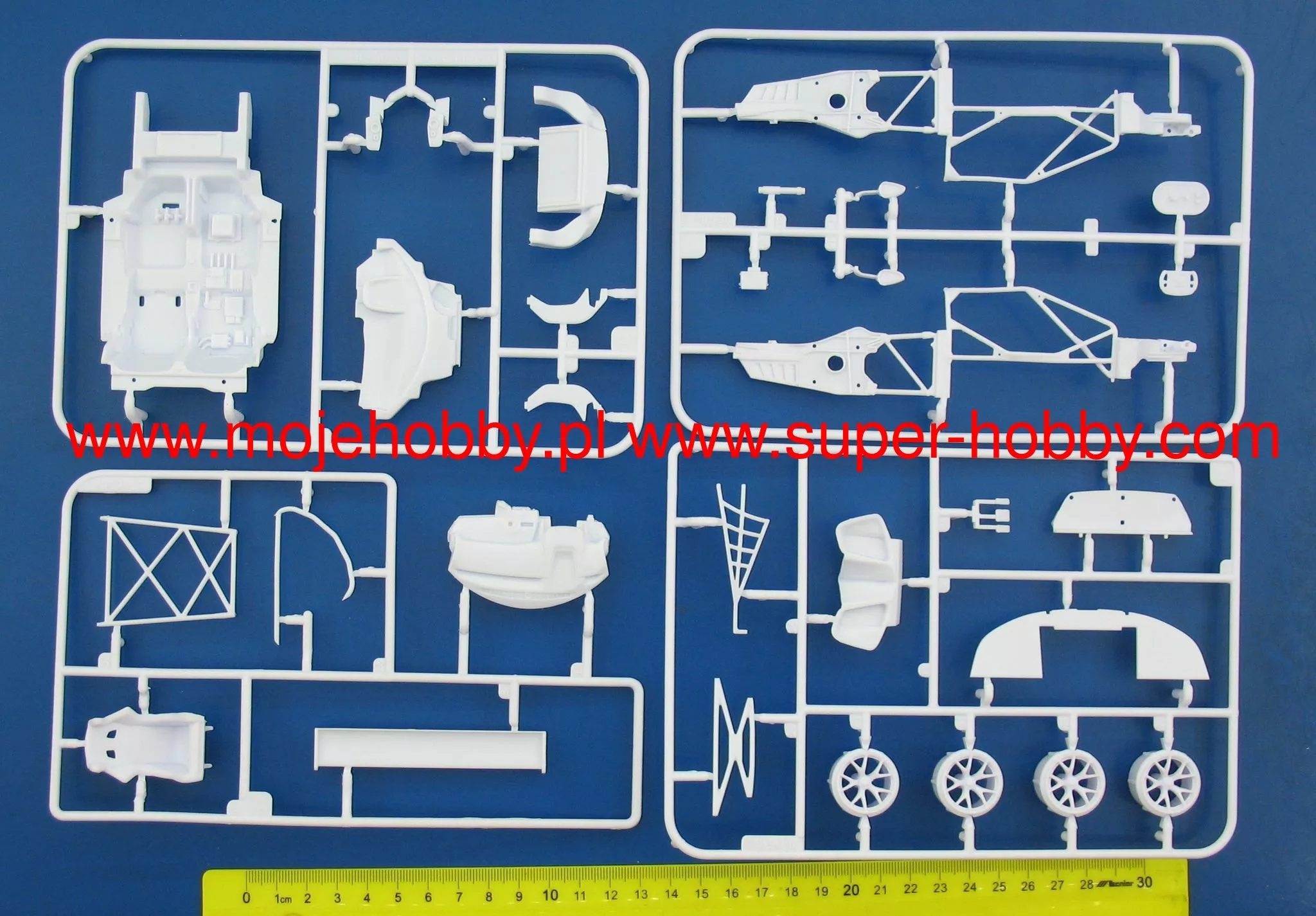 Revell 07041 Ford GT Le Mans 2017 9 Revell 07041 Ford GT Le Mans 2017 - Image 9