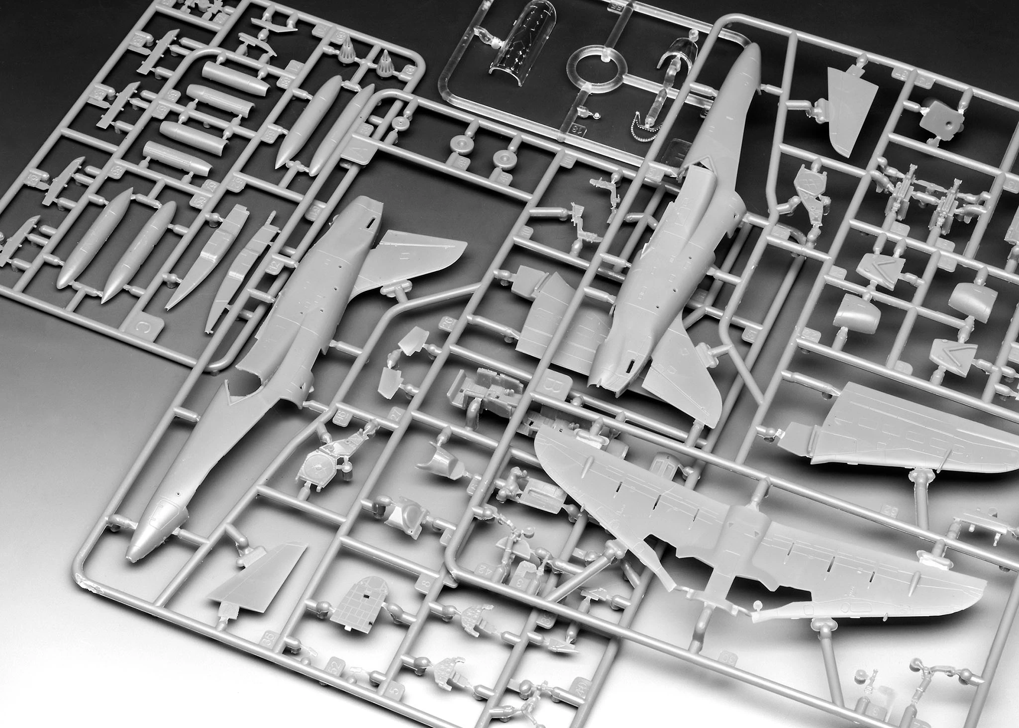 Revell 04970 BAe Hawk T.1 6 Revell 04970 BAe Hawk T.1 - Image 6