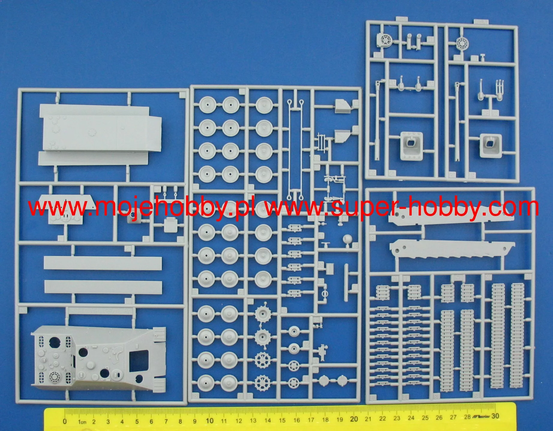 Revell 03327 Sd.Kfz.173 Jagdpanther 8 Revell 03327 Sd.Kfz.173 Jagdpanther - Image 8