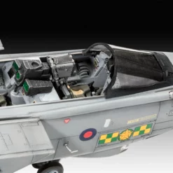 Revell 03853 Tornado GR.4 "Farewell" -Revell 34883 rev03853 6