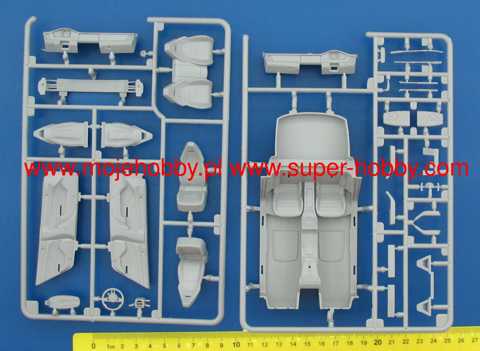 Revell 05681 Porsche Panamera And 918 Spyder Model Set 9 Revell 05681 Porsche Panamera And 918 Spyder Model Set - Image 9