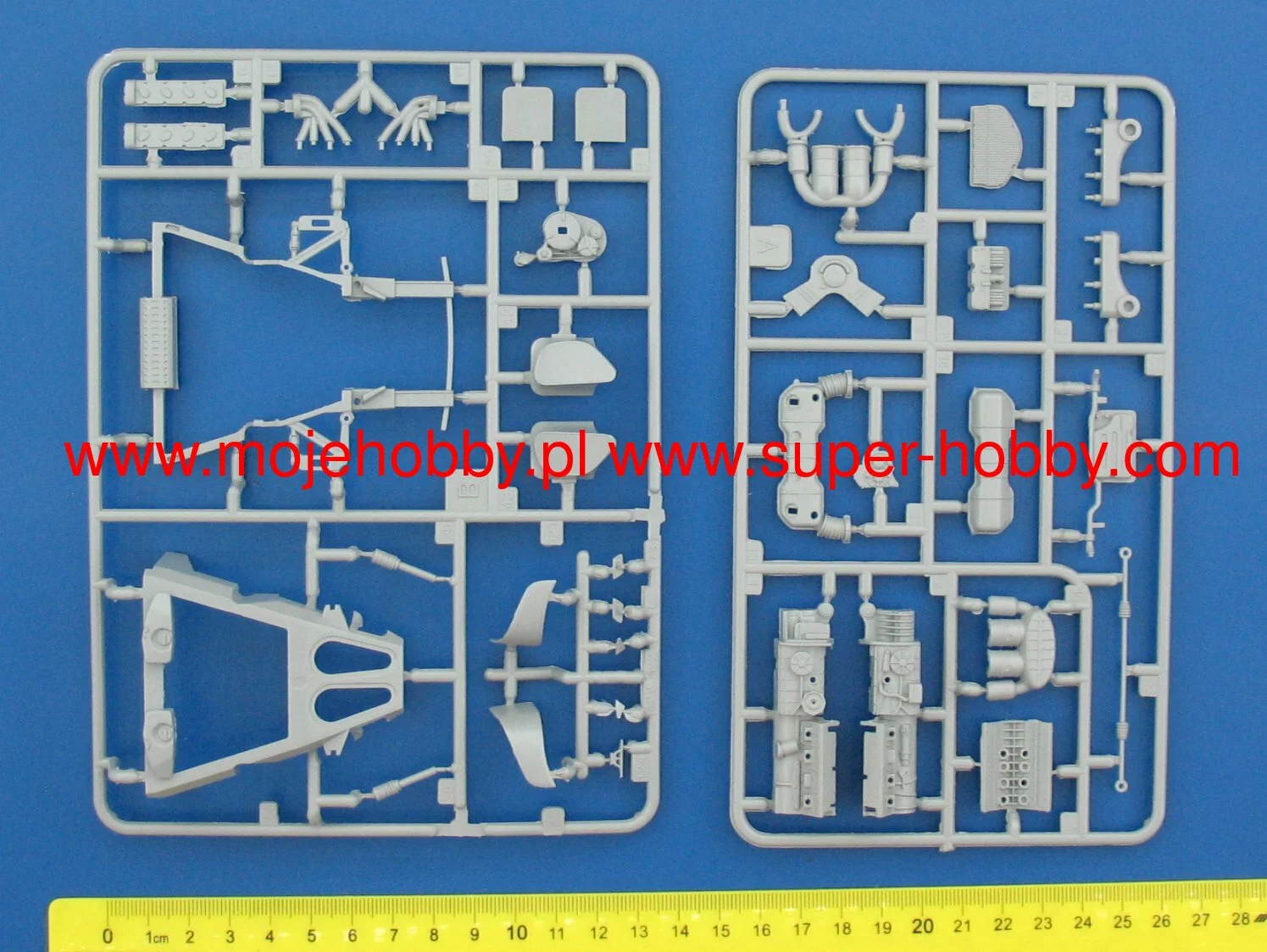 Revell 05681 Porsche Panamera And 918 Spyder Model Set 10 Revell 05681 Porsche Panamera And 918 Spyder Model Set - Image 10