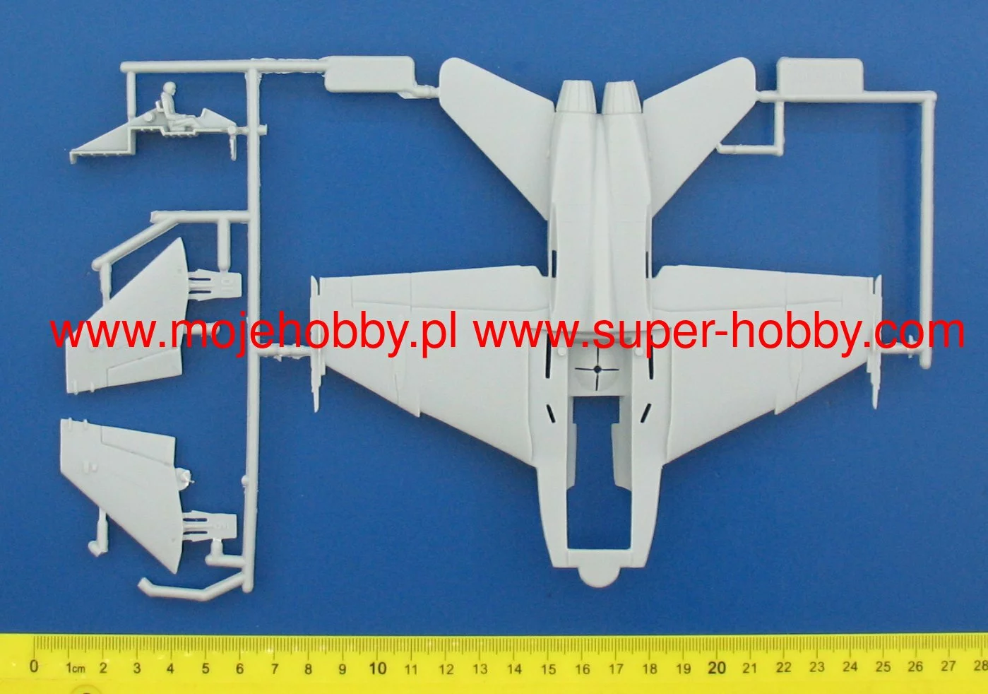 Revell 04965 Maverick's F/A-18 Hornet ‘Top Gun: Maverick’ Easy-click System 7 Revell 04965 Maverick's F/A-18 Hornet ‘Top Gun: Maverick’ Easy-click System - Image 7