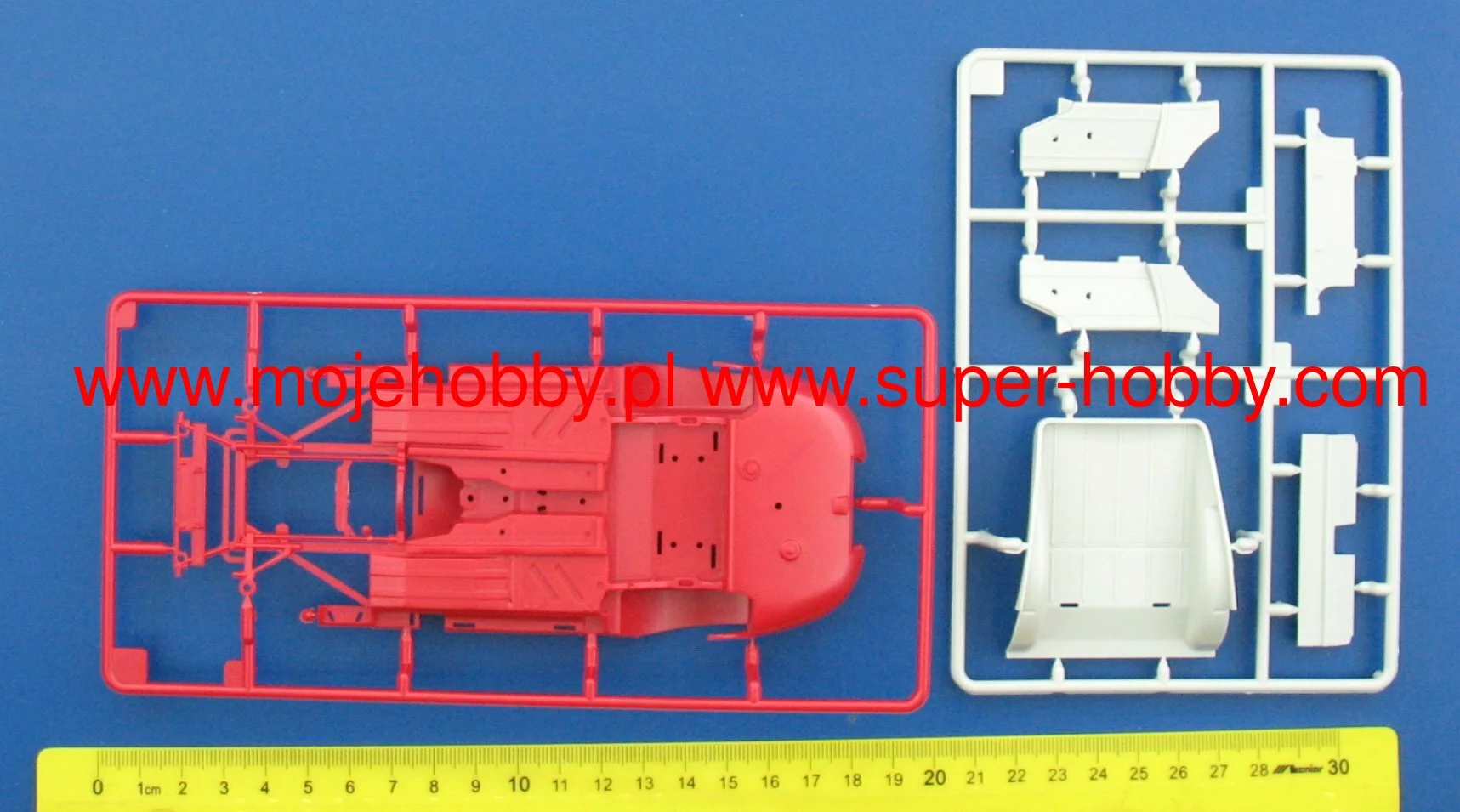 Revell 07668 Jaguar E-Type (Coupé) 9 Revell 07668 Jaguar E-Type (Coupé) - Image 9