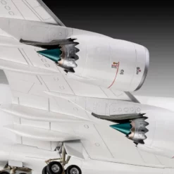 Revell 03891 Boeing 747-8I 'Lufthansa' New Livery -Revell 40674 004 21