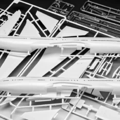 Revell 03891 Boeing 747-8I 'Lufthansa' New Livery -Revell 40674 006 13