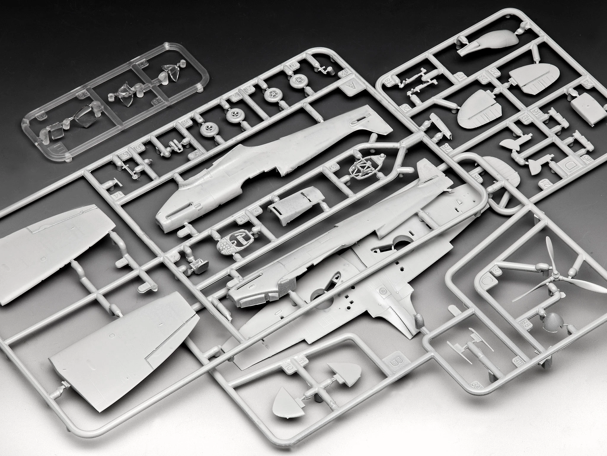 Revell 03953 Spitfire Mk.IIa 6 Revell 03953 Spitfire Mk.IIa - Image 6