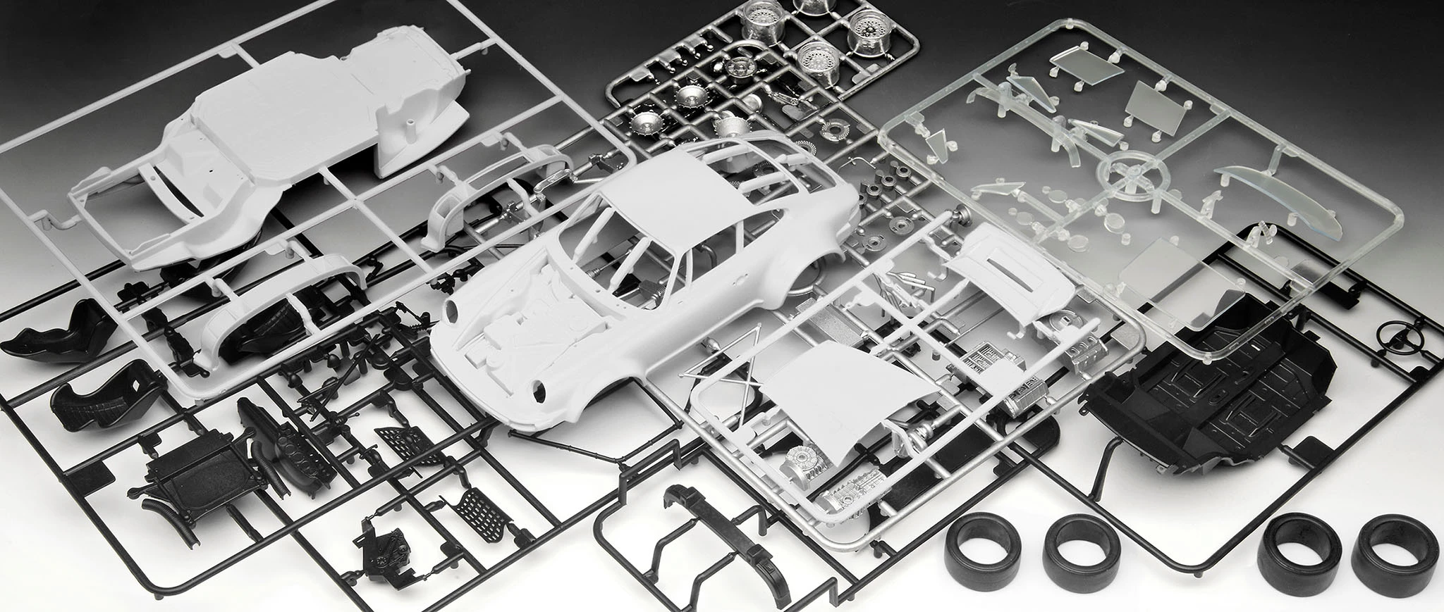 Revell 67685 Porsche 934 RSR "Martini" Model Set 8 Revell 67685 Porsche 934 RSR "Martini" Model Set - Image 8