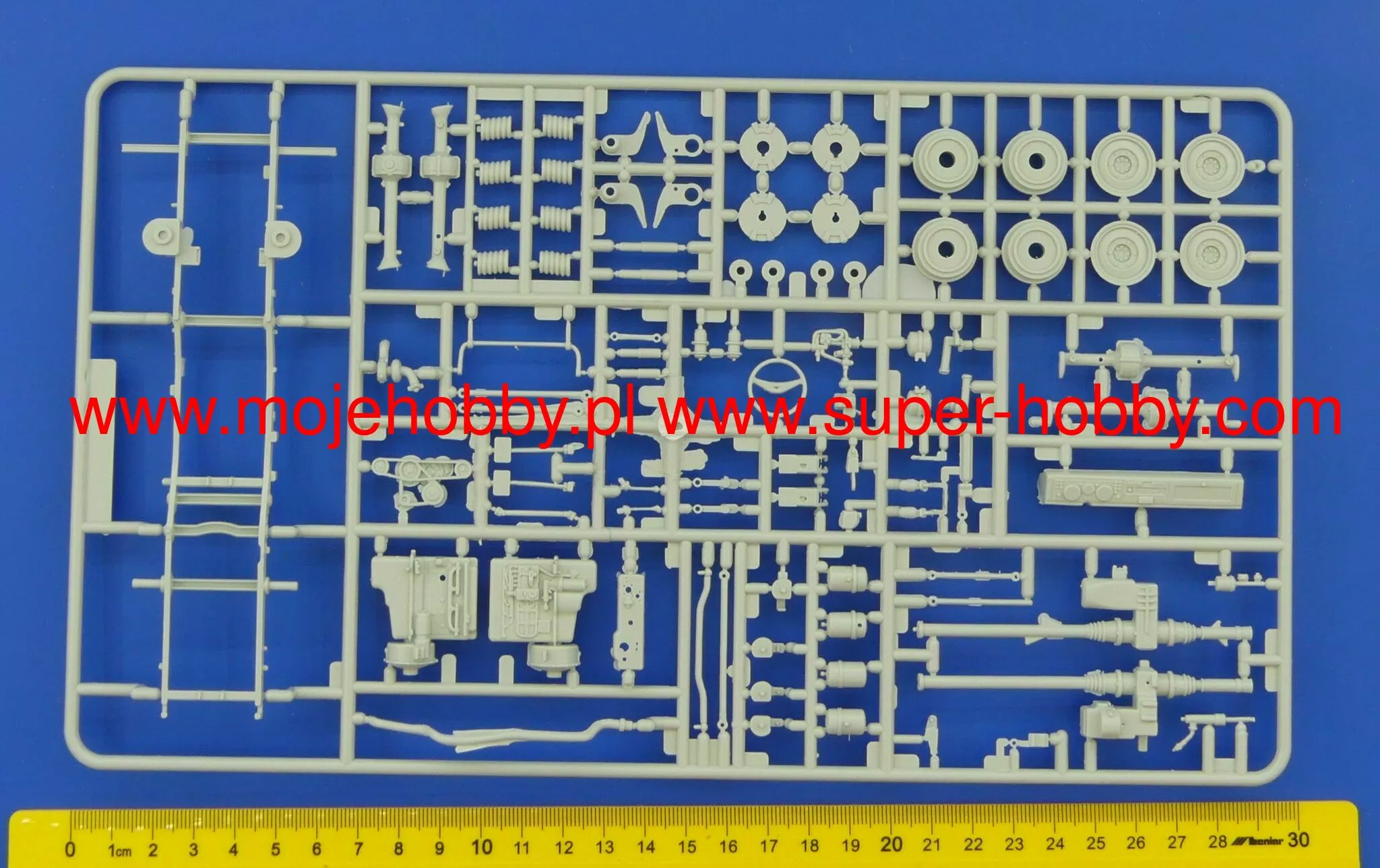 Revell 03337 Unimog 2T Milgl 4 Revell 03337 Unimog 2T Milgl - Image 4