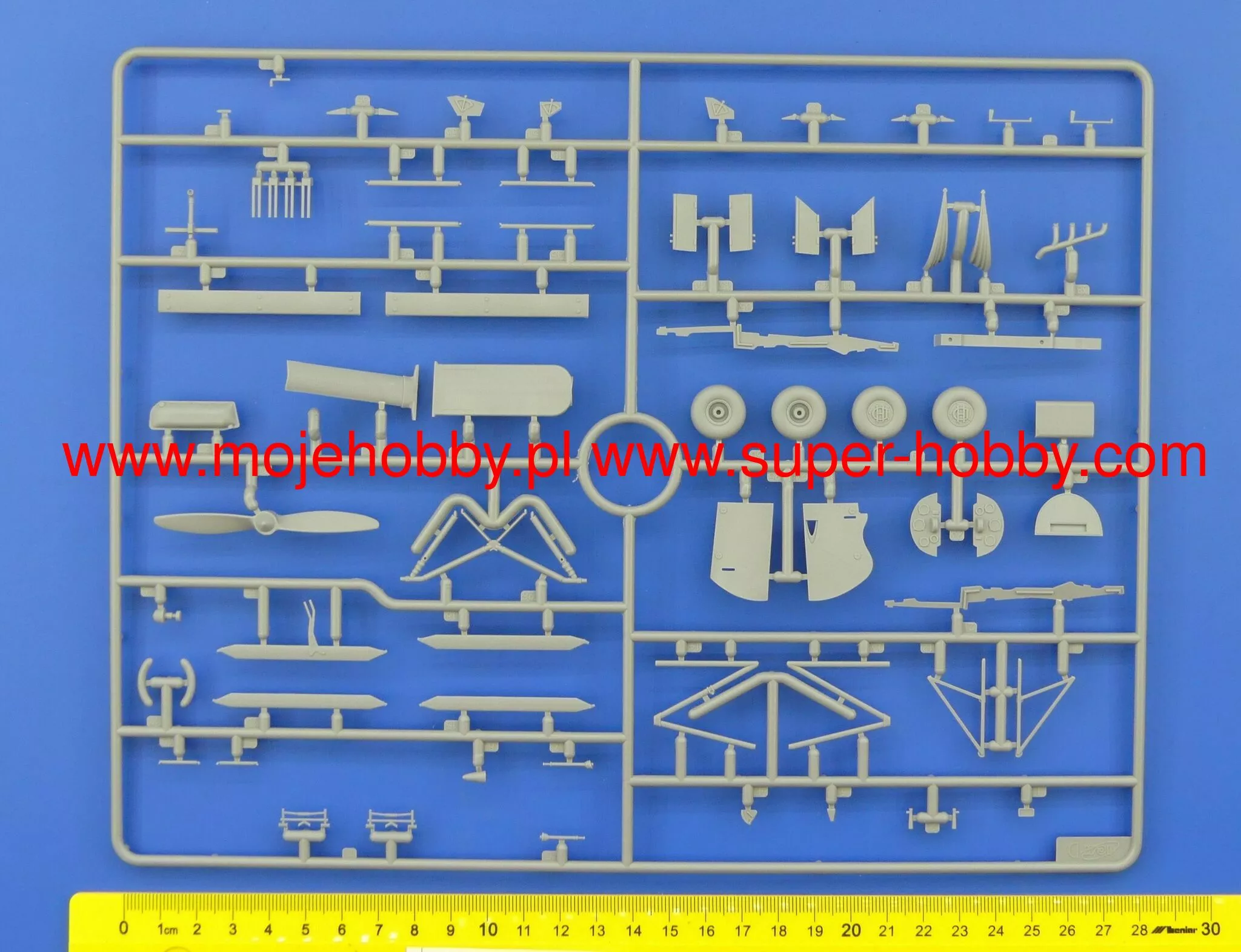 Revell 03827 D.H. 82 Tiger Moth 8 Revell 03827 D.H. 82 Tiger Moth - Image 8